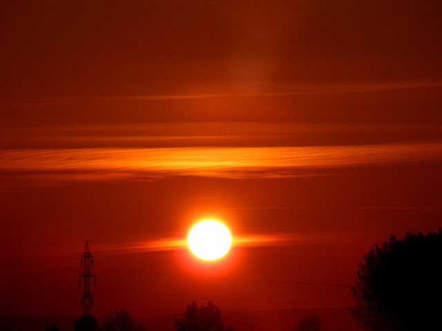 Météo Toulouse. soleil voilé et 20 degrés dimanche après midi