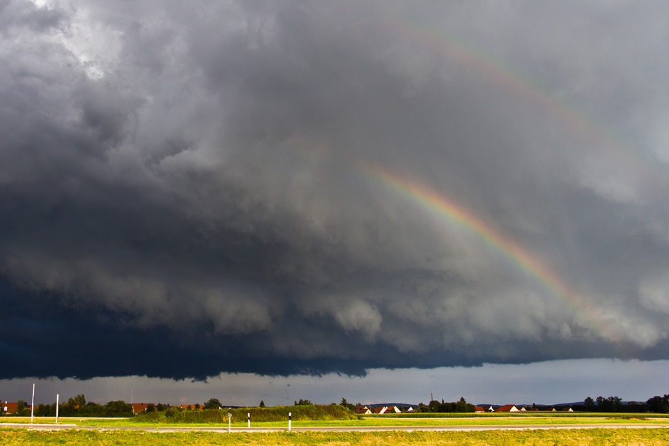 Météo Toulouse. soleil puis orages et vents dans l'après midi