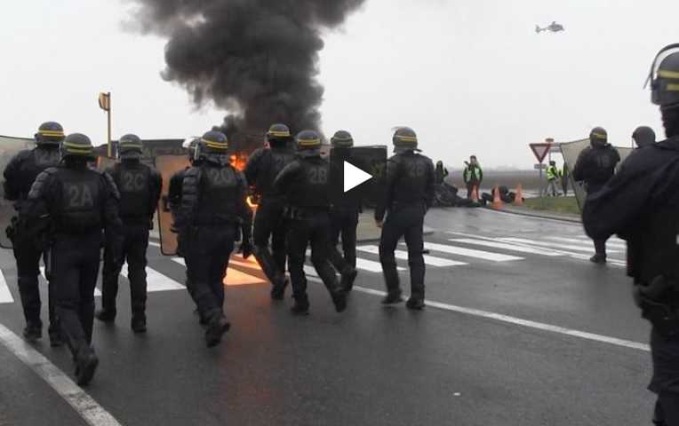 à Toulouse, les Gilets Jaunes ont bloqué les dépôts Airbus puis Amazon