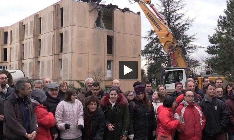 Vidéo -L'immeuble tripode de Saint-Orens détruit devant ses résidents