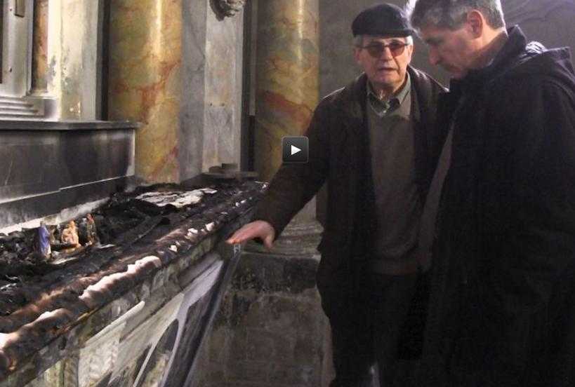 La cathédrale de Lavaur incendiée