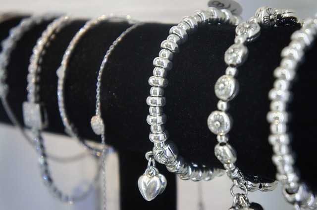 Offrir un bracelet personnalisé, le cadeau tendance