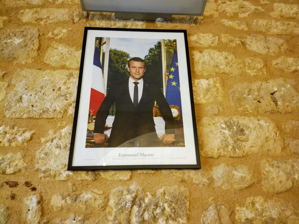 Portraits de Macron décrochés à Paris. Huit militants condamnés
