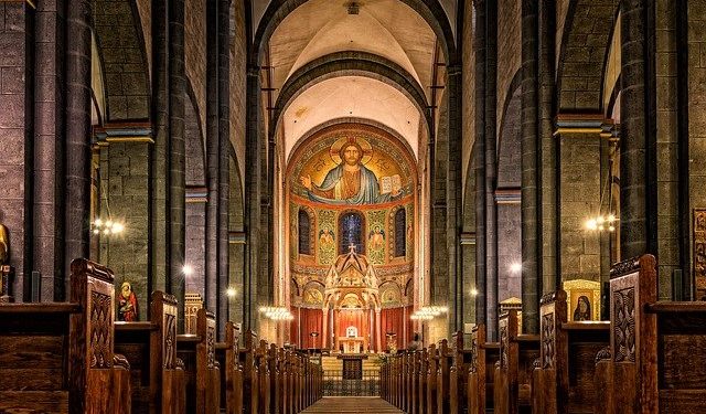 Abus sexuels dans l'église Darmanin convoque le patron des évêques de France
