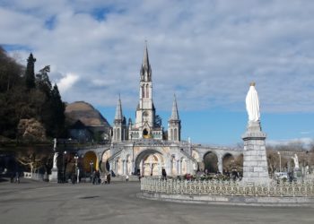 Les 120 évêques de France réunis à Lourdes