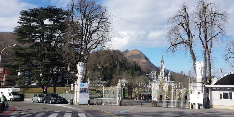 Pédocriminalité : à Lourdes, les évêques font "mémoire" aux victimes et se repentent
