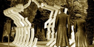 Hommage au Général de Gaulle : les personnalités politiques se bousculent