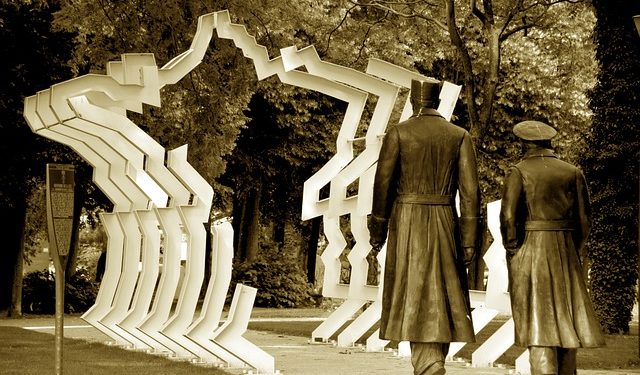 Hommage au Général de Gaulle : les personnalités politiques se bousculent