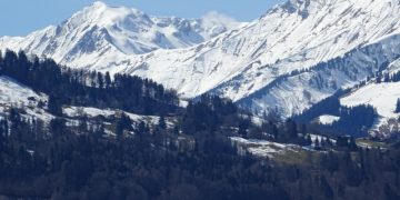 Une avalanche filmée en direct sur une route des Pyrénées
