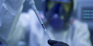 Covid19 : en pleine 5e vague, la France fait face à l'arrivée du variant Omicron