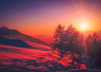 Un nuage de poussière de sable traverse les Pyrénées et le sud ouest de la France