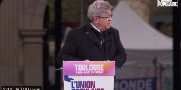 Mélenchon sur la place du Capitole de Toulouse en 10 Tweets