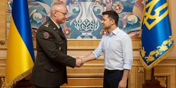 Le Festival de Cannes s'ouvre avec Volodymyr Zelensky, qui convoque l'esprit de Chaplin