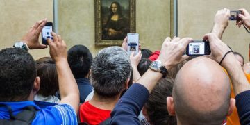 « La Joconde » prise pour cible... d'une tarte à la crème