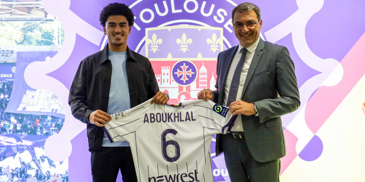 L'attaquant international marocain Zakaria Aboukhlal rejoint le Toulouse Football Club