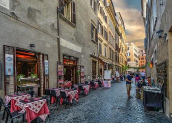 Tourisme : les hôtels et restaurants manquent de personnel pour la saison d'été