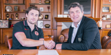 Le ¾ centre du LOU Rugby est la toute dernière recrue du Stade Toulousain lors de cette intersaison ! Détecté très jeune au RC Narbonne, il signera d'abord au Centre de Formation du LOU avant de parapher son premier contrat professionnel au sein du club rhodanien, malgré les avances du Stade Toulousain... Fort d’un statut de cadre à Lyon, Pierre-Louis est également un habitué des sélections en Equipes de France jeunes, avec notamment un titre de Champion du Monde U20, remporté aux côtés de Romain Ntamack, Matthis Lebel et Lucas Tauzin en 2018. Il connaîtra ensuite sa première cape avec le XV de France lors de la Coupe du Monde 2019 au Japon.