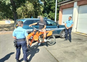 Dimanche 24 juillet, l'annonce pour la vente d'une moto identifiée comme volée est signalée sur leboncoin.fr . Immédiatement, les gendarmes de Cugnaux mettent en place un dispositif de surveillance pour la transaction. En parallèle, ils sont avisés par des voisins qu’un individu en moto-cross effectue des rodéos à proximité du lieu de rendez-vous. Agissant en civil, ils interpellent le mis en cause, pour de multiples infractions au code de la route et confirment le recel de la moto volée et retrouvée dans l'annonce du site de vente. Le mis en cause sera convoqué devant la justice ultérieurement et la moto-cross rendue à son propriétaire.