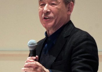 Le créateur de mode japonais Issey Miyake meurt à l'âge de 84 ans