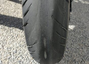 Ariège, le motard roulé pratiquement sur les jantes