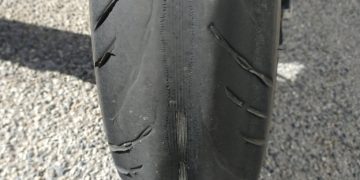 Ariège, le motard roulé pratiquement sur les jantes