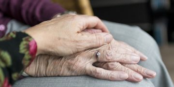 Emmanuel Macron rend hommage à soeur André doyenne de l'humanité morte à 118 ans