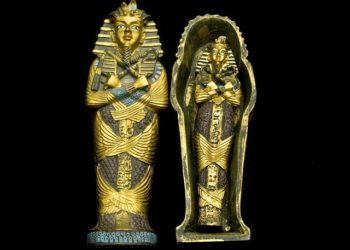 L'Egypte révèle quatre nouvelles tombes pharaoniques et une momie