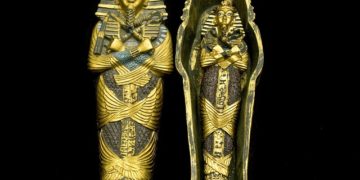 L'Egypte révèle quatre nouvelles tombes pharaoniques et une momie
