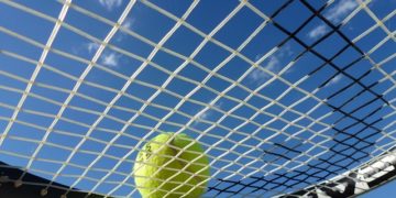 Submergé par l’émotion, Djokovic s’effondre totalement après sa victoire à l’Open d’Australie