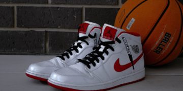 Une paire de baskets portée par Michael Jordan vendue 2,2 millions de dollars, un record