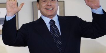 Mort de Silvio Berlusconi : La vie du « Cavaliere » en cinq dates clés