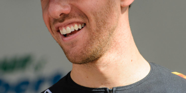 Route d'Occitanie, Michael Woods gagne à Nistos et prend une option sur la victoire finale