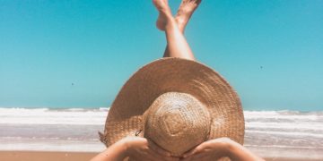 Bien-être, bronzage, crème solaire... les fausses idées sur le soleil