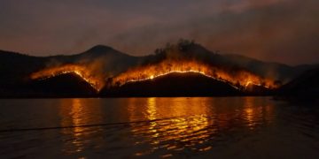 Incendies - pourquoi des hélicoptères combattent-ils le feu par le feu ?