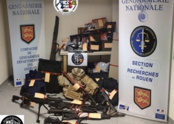 Il commandait ses armes sur internet, les gendarmes découvrent un véritable arsenal