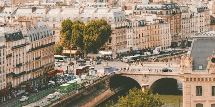 JO Paris 2024 - Des bouquinistes consternés le long de la Seine