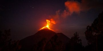 Indonésie : Au moins 11 morts dans l'éruption d'un volcan