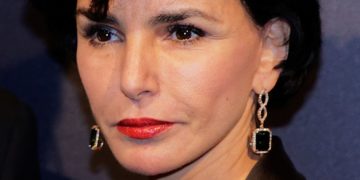 à droite toute, inégalitaire, Sarkozyste, les principales critiques du gouvernement Attal