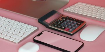 Agents immobiliers, pharmaciens, commerçants : ces professions dans le viseur de la « loi Macron 2 »