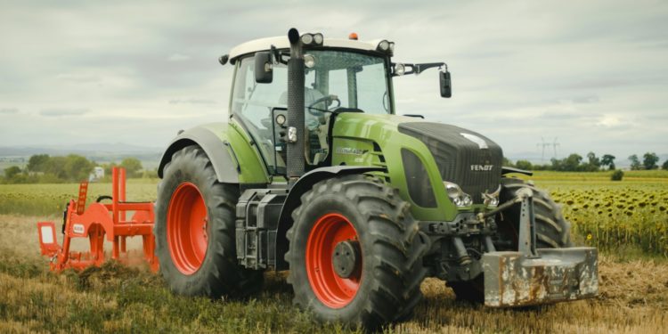 Les agriculteurs maintiennent la pression sur le gouvernement Attal