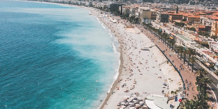 Incendie spectaculaire d'un feu d’appartement à Nice