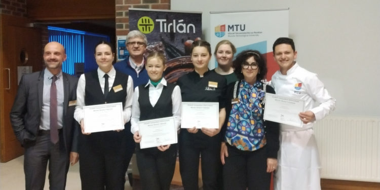 Le lycée international Lautréamont de Tarbes annonce ce jeudi " avec une très grande fierté" que de ses deux élèves, Loriane et Inés, respectivement scolarisées en classe de terminale service et cuisine, ont remporté l'édition 2024 de la finale du concours gastronomique international Ficaht. Cette année la finale se tenait à Cork, en Irlande. Il s'agit d'un concours international mettant en scène un binôme de cuisine et de service qui doit travailler et servir un menu complet, entrée, plat, dessert autour d'un thème imposé et dans un temps imparti. Le jury composé de professionnels et de personnalités de l'ambassade irlandaise en France et française en Irlande a évalué le dressage de la table, sa décoration, la qualité du service, et l'élaboration d'un mocktail, d'une entrée, d'un plat et d'un dessert, le tout en anglais, en accord avec le thème imposé et dans un temps imparti. Cette année le thème était les ressources naturelles qui s'épuisent et l'écoconscience nécessaire dans les métiers de la restauration, des thèmes annoncé comme étant "chers au lycée Lautréamont". Les deux élèves Inès et Loriane  ont été pour l'occasion épaulées par des étudiants commis irlandais. Toute l'épreuve s'est déroulée en anglais. Elles ont pu montrer l'excellence de la cuisine française ainsi que le savoir-faire du service à la française s'est félicité le lycée Tarbais. Les élèves du Lycée International Lautréamont avaient été entraînées pour ce concours par leurs professeurs, Monsieur Dastugue pour la cuisine et Monsieur Strub pour le service. "Elles ont reçu les félicitations du jury car elles ont brillé par leur professionnalisme et leur rigueur dans les postures professionnelles " se félicite Mme Celma-Bernuz , la Proviseur, qui a accompagné les deux lauréates à Cork avec M. Strub, leur professeur de service.