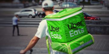 Les droits des travailleurs Uber ou Deliveroo seront protégés