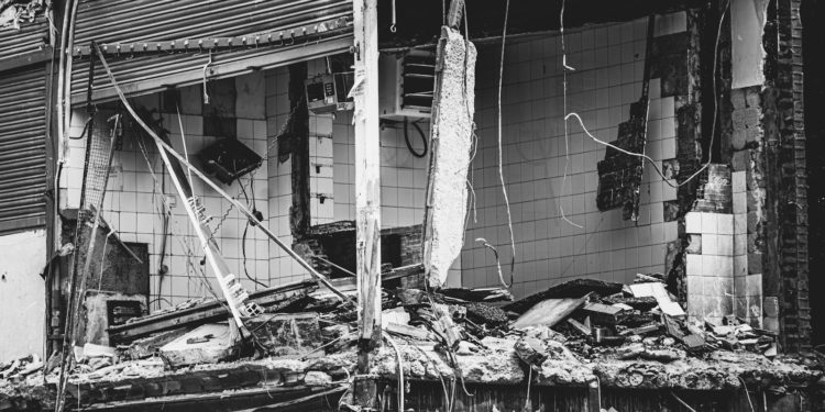 Opinion - Effondrement rue St Rome, drame évité de justesse : pourquoi avoir risqué la vie des habitants en rouvrant la rue vendredi ?