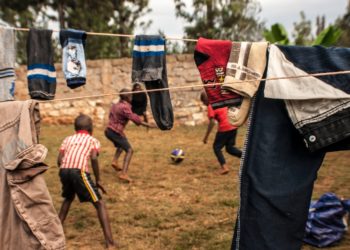 « recrutement et utilisation généralisée d’enfants » par des groupes armés dans les zones de conflit au Mali.