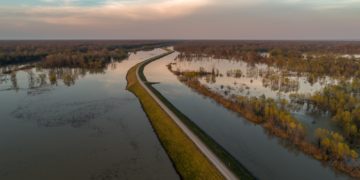 Pluie diluvienne et grêle ont dévasté des centaines d’hectares de champs