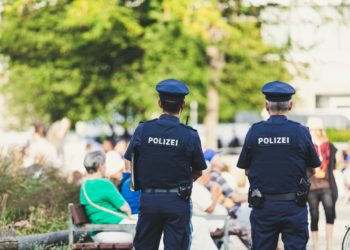 Allemagne : une attaque au couteau fait trois morts et des blessés, le suspect en fuite