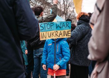 Nouvelles frappes aériennes Russes sur des immeubles d'habitation à Zaporijjia