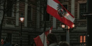 Autriche : le Parti de la liberté remporte la première victoire électorale de l'extrême droite depuis la Seconde Guerre mondiale