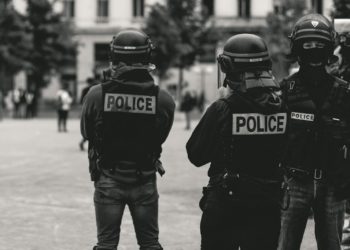 Mobilisation, couvre-feu... les tensions persistent en Martinique